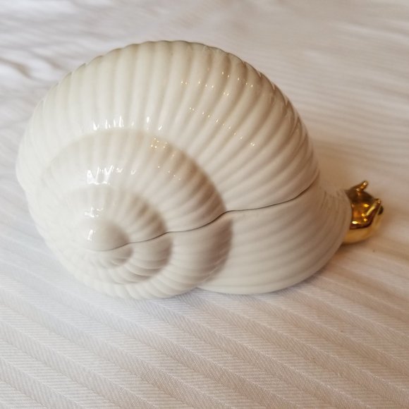 Porcellane D'Arte Agostinelli Ivory and Gold Snail Trinket Box Italy - Picture 1 of 6